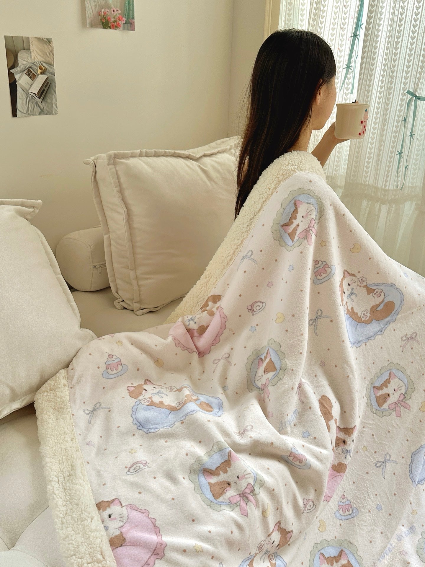 Extra Warm: Playful Kitten Sherpa Throw Blanket