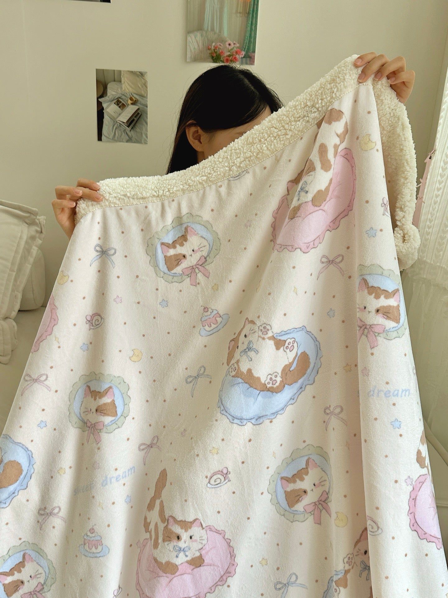 Extra Warm: Playful Kitten Sherpa Throw Blanket