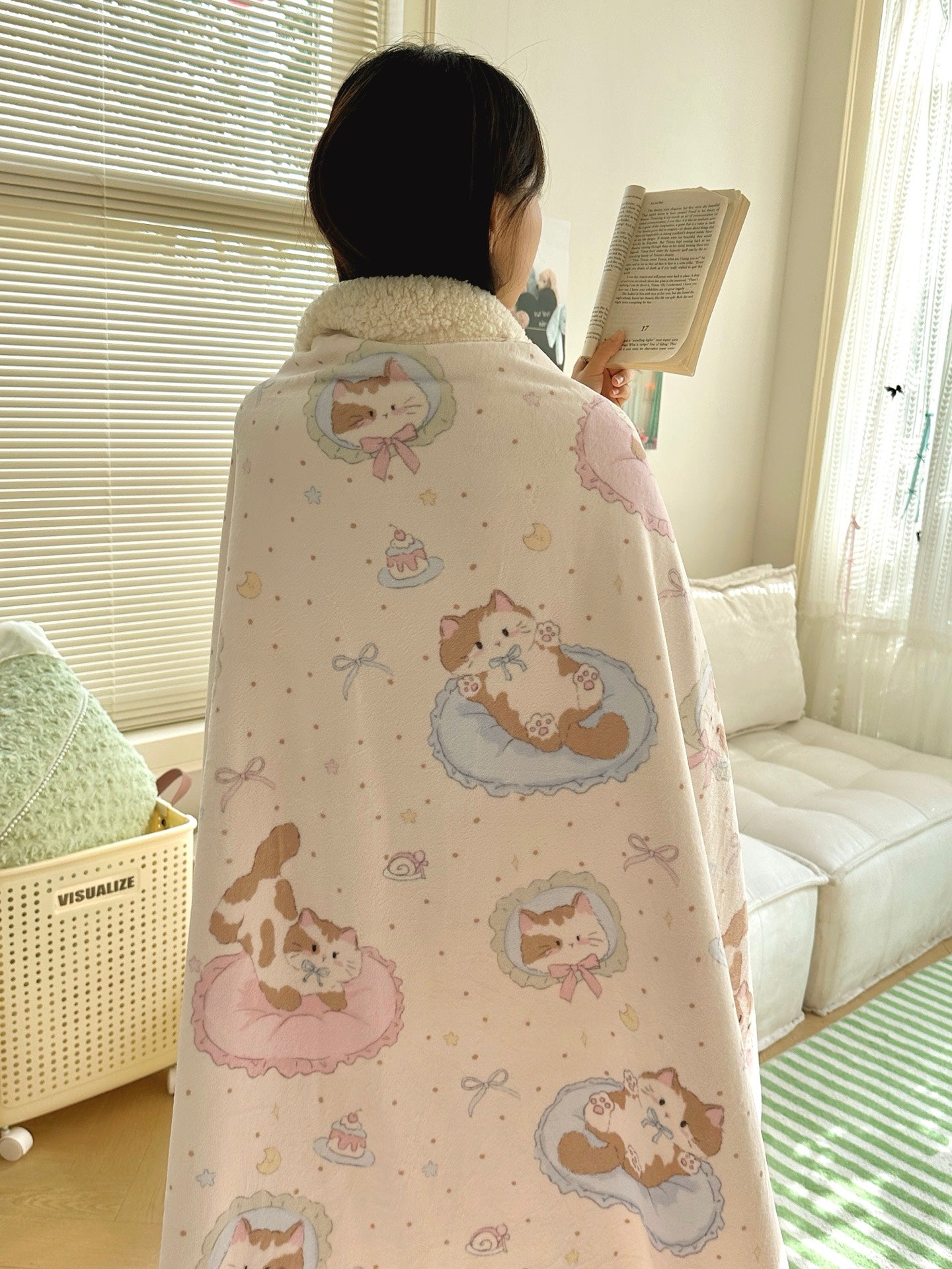 Extra Warm: Playful Kitten Sherpa Throw Blanket