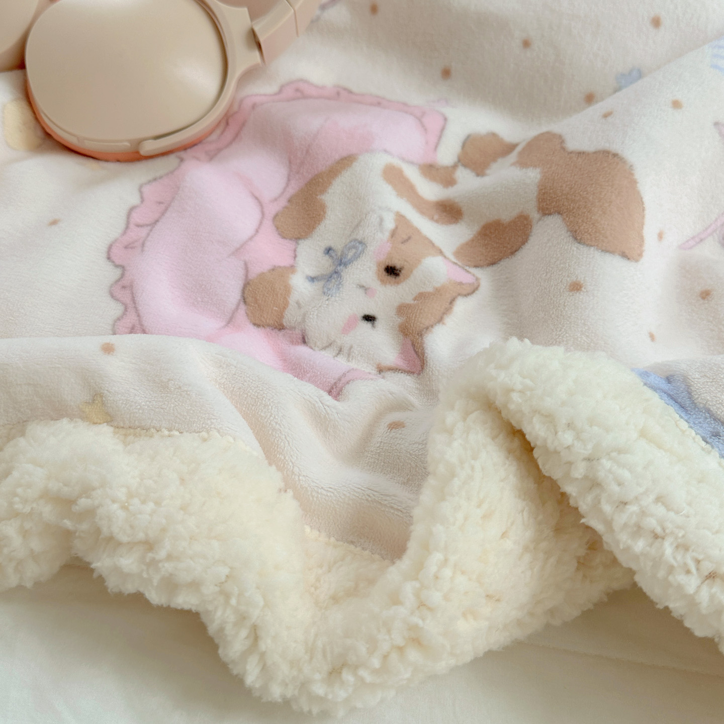 Extra Warm: Playful Kitten Sherpa Throw Blanket